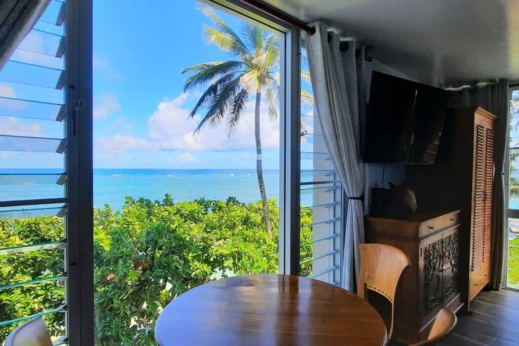 Breezy Beachfront Bali-Style Haven 180 Degree Oceanview Hau'ula Exterior photo